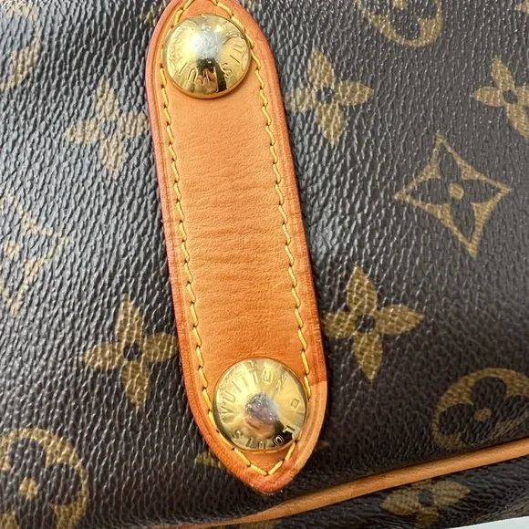 Louis Vuitton Galleria PM Shoulder Bag - Picture 9 of 16